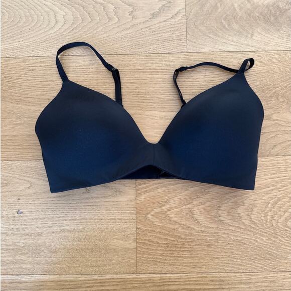 Skims - Smooth Lightly Padded Bra in Black - Picture 1 of 4